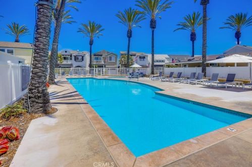 24 Bolivar St, Newport Beach CA  92663-4420 exterior