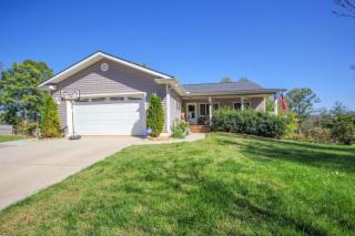 937 Doe Dr, Greenback, TN 37742-3043