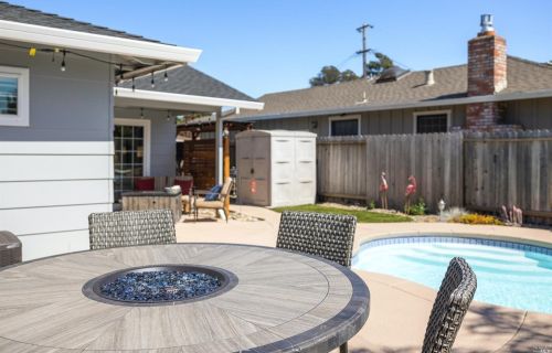235 Grove Ave, Santa Rosa CA  95409-3813 exterior