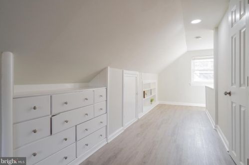 6916 Arlington Blvd, Falls Church VA  22042-1937 exterior