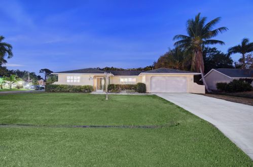 102 Airview Ave, Fort Pierce, FL 34984-4945