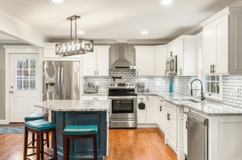 26 Patchogue Rd, Scotts Beach NY  11789-1422 exterior