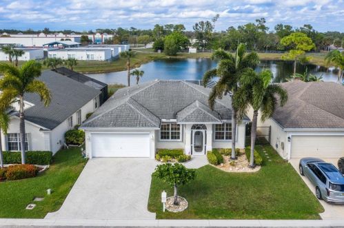 1211 Olympic Cir, West Palm Beach, FL 33413-3030