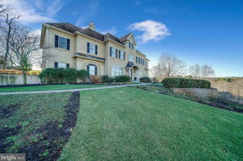 107 Carlton Dr, Chadds Ford, PA 19317-8237