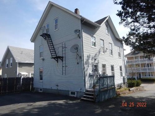 494 Wood Ave, Woonsocket, RI 02895-2137