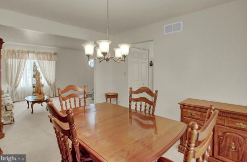 6550 Baywood Dr, Harrisburg PA 17111-6894 exterior