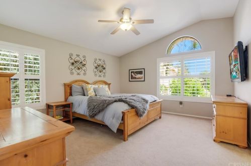 372 Turin St, Calabasas CA  91377-5527 exterior