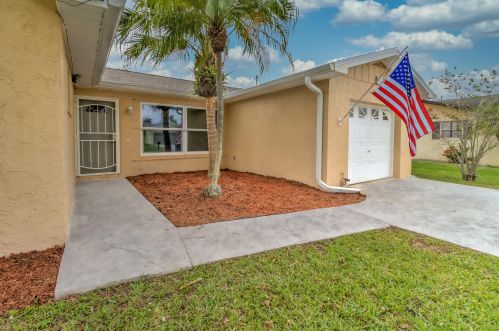 550 Anchor Ln, Fort Pierce FL  34983-2202 exterior