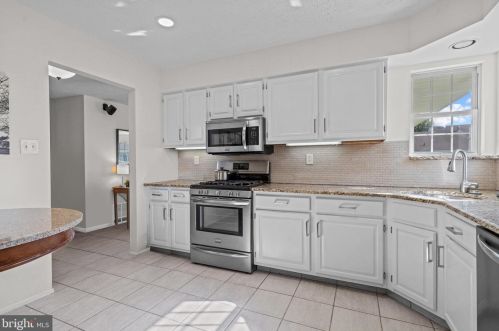 611 Cascade Dr, Mount Laurel NJ 08054-4928 exterior