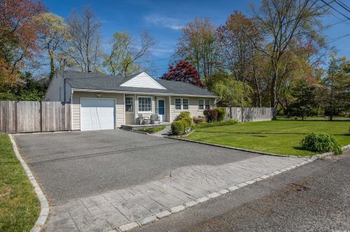 83 Byron Way, Oakdale, NY 11769-2258