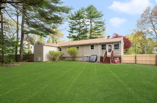 36 Old Farm Rd, Mansfield MA  02048-1709 exterior