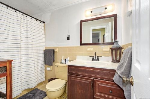 205 Haviland Ln, White Plains NY  10605-3020 exterior