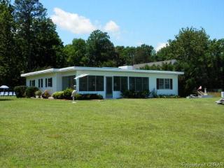 820 Punchbowl Ln, Jamaica, VA 23079-2029