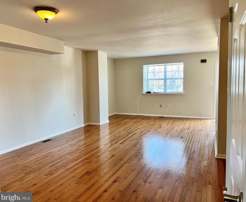1004 Village Green Dr, Gilbertsville, PA 19525-9590