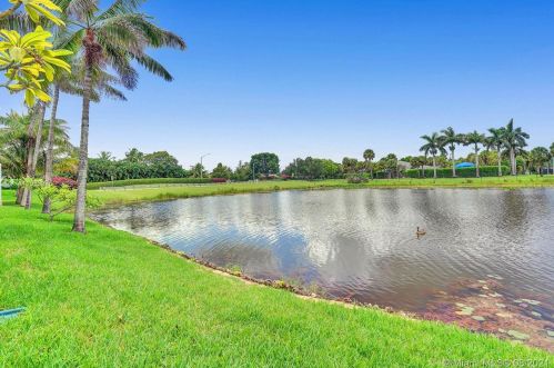 920 203rd Ave, Hollywood FL  33029-3439 exterior