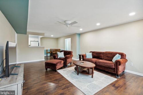 151 Woodstream Dr, Norristown, PA 19403-3768