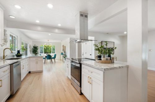 569 Crestmont Dr, Oakland CA 94619-2300 exterior