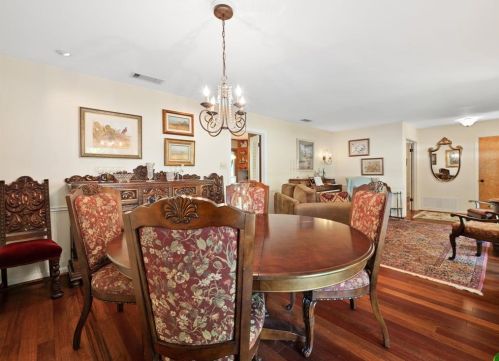 5807 Bullard Dr, Austin TX 78757-4400 exterior