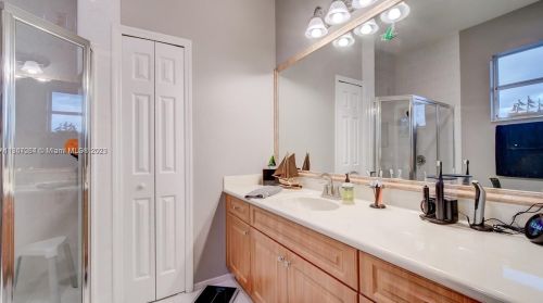 15963 79th Pl, Hialeah FL  33016-6647 exterior