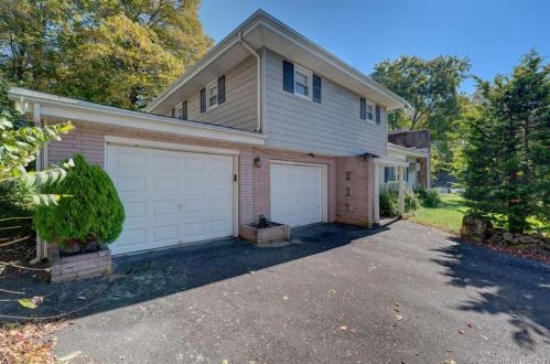 4 Twitchgrass Rd, Bridgeport, CT 06611-4635