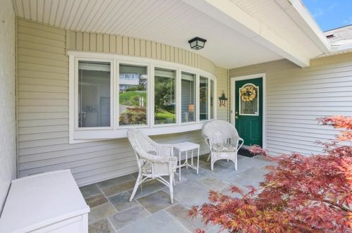 4 Tuttle Dr, Crotonville, NY 10562-3921
