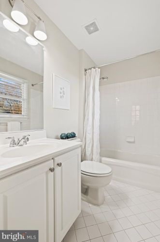 3211 Winter Sun Ter, Herndon VA  20171-1939 exterior