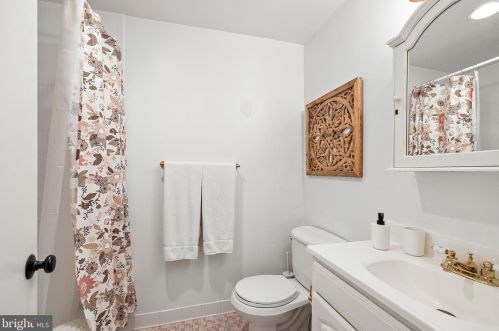 1421 Sugartown Rd, Berwyn PA  19312-1820 exterior