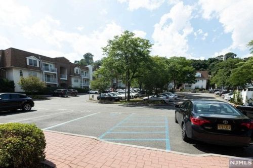 800 River Rd, Edgewater NJ  07020-7237 exterior