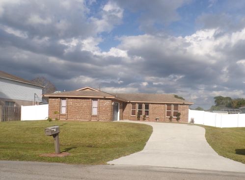 2057 Gemini Ln, Fort Pierce, FL 34984-4447
