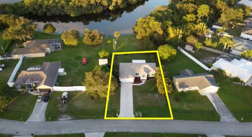 537 Dauphin Ave, Port Saint Lucie FL  34953-5854 exterior