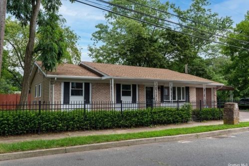 15 Campbell St, Amityville NY  11701-1817 exterior