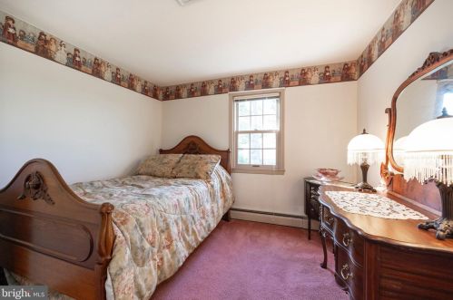 871 Chester Dr, Pottstown PA 19465-7518 exterior