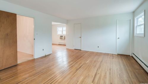 68 Holly Dr, Elwood NY  11731-5226 exterior