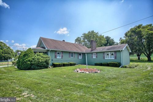 1051 Clarks Valley Rd, Water Gap, PA 17018-9541