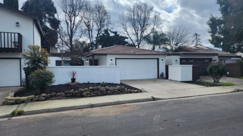 2648 El Goya Dr, Modesto CA  95354-3220 exterior