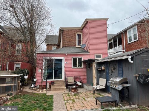 506 Charlotte St, Pottstown PA  19464-4603 exterior