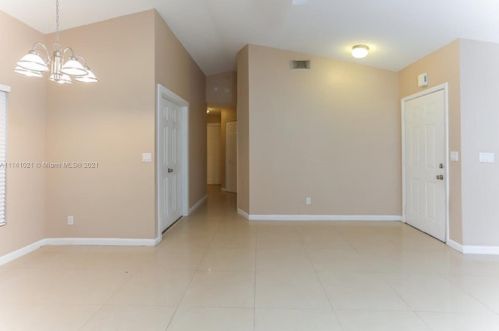 18921 22nd St, Hollywood, FL 33029-3843