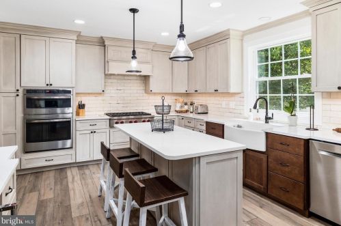 801 Thomas Ave, Riverton NJ  08077-1030 exterior