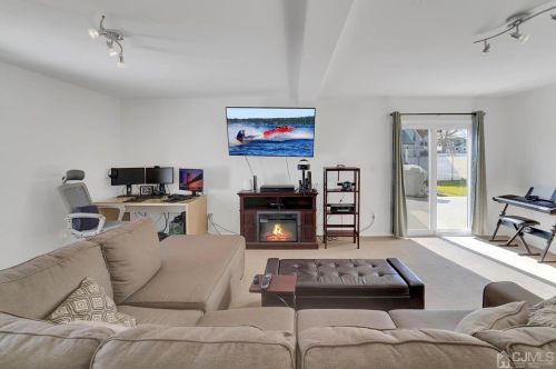 105 Madison Ave, Old Bridge NJ  08857-1339 exterior