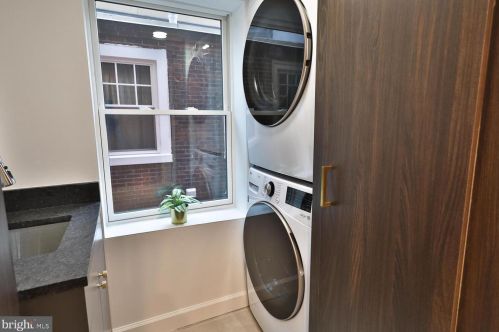 2037 Locust St, Philadelphia PA  19103-5613 exterior