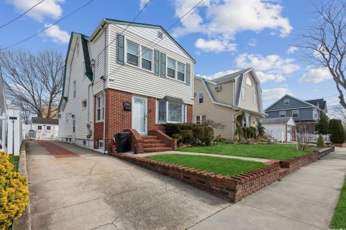 551 6th Ave, New Hyde Park, NY 11040-5455