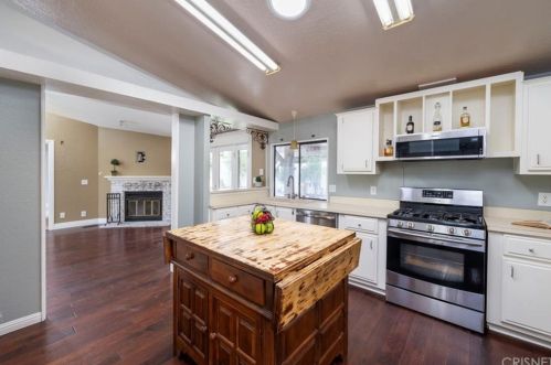 27546 Jasper Way, Santa Clarita CA  91384-3162 exterior