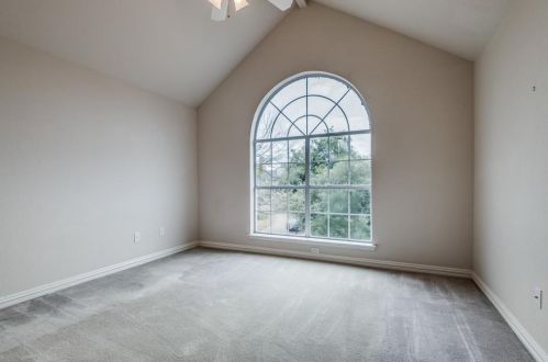 2401 Creekside Cir, Irving TX 75063-3355 exterior