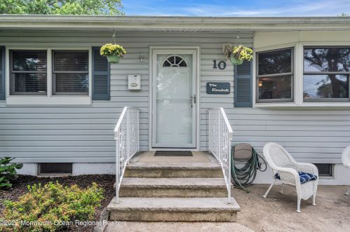 10 Trinity Pl, Jackson Twp NJ  08527-1822 exterior