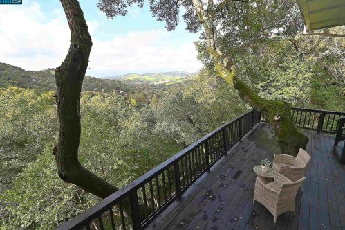 122 El Toyonal, Orinda CA  94563-2133 exterior