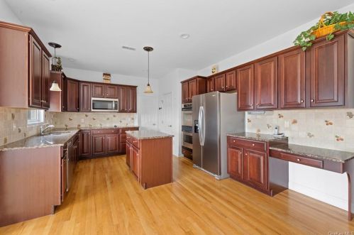 204 Roosevelt Dr, Poughquag NY  12570-5244 exterior