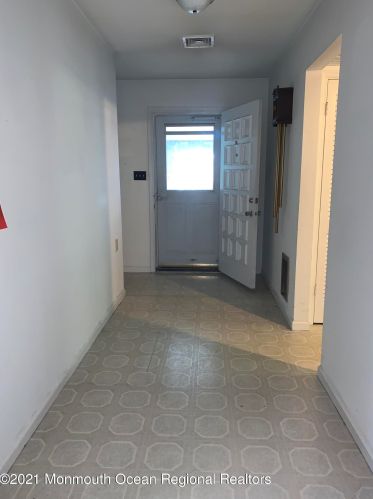 15 Dartmoor Rd, Bricktown, NJ 08724-2058