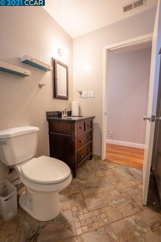 3301 Glenly Rd, Oakland CA  94605-4115 exterior