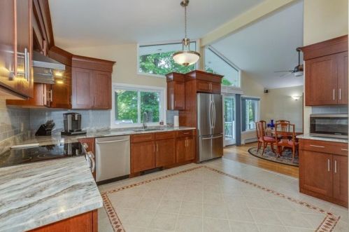 16 Mason Dr, Salem NH  03079-2101 exterior