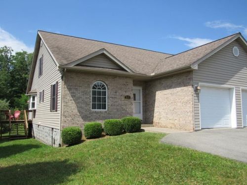 365 Sunset Dr, Beckley, WV 25801-2827